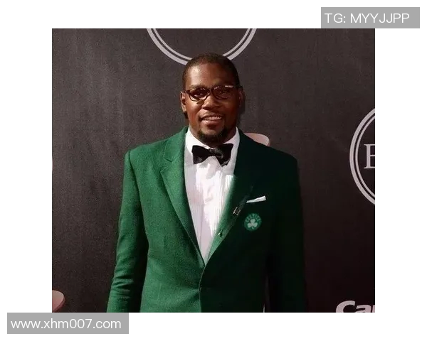 姚明西装脸背后的故事与魅力解析,展现篮球巨星的时尚风范与个人魅力 姚明西装脸背后的故事与魅力解析,展现篮球巨星的时尚风范与个人魅力