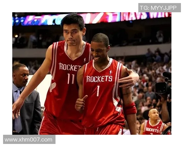 姚明队友击掌瞬间展现默契配合与团队精神的精彩时刻